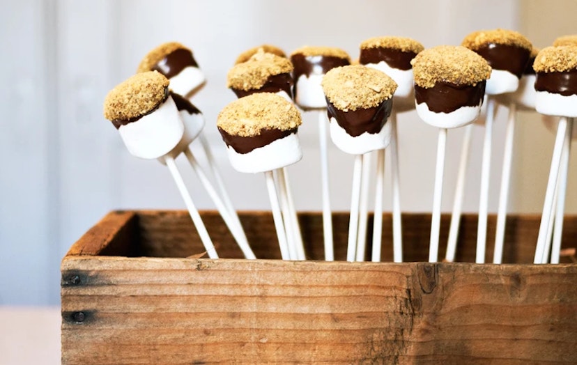 Marshmallows smores pops