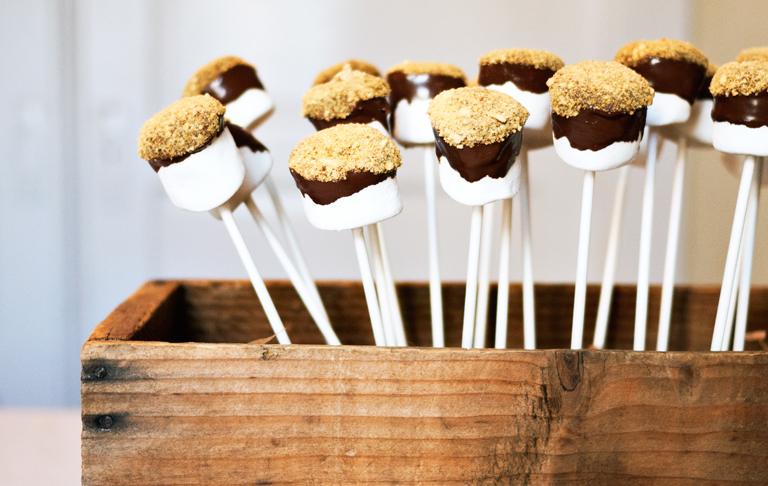 Marshmallows smores pops